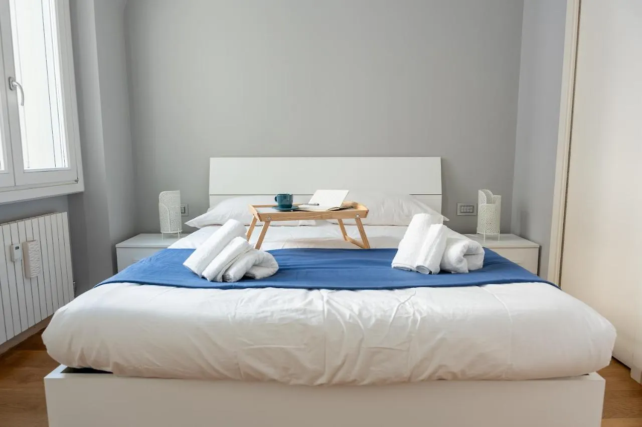 5 Min Duomo Luxury Home In Brera Design District 밀라노