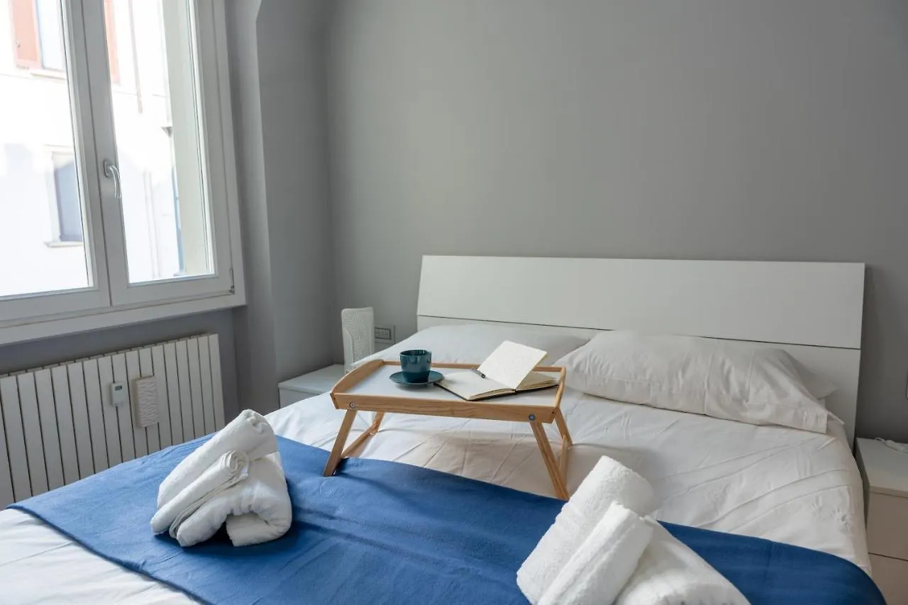 5 Min Duomo Luxury Home In Brera Design District 밀라노 아파트